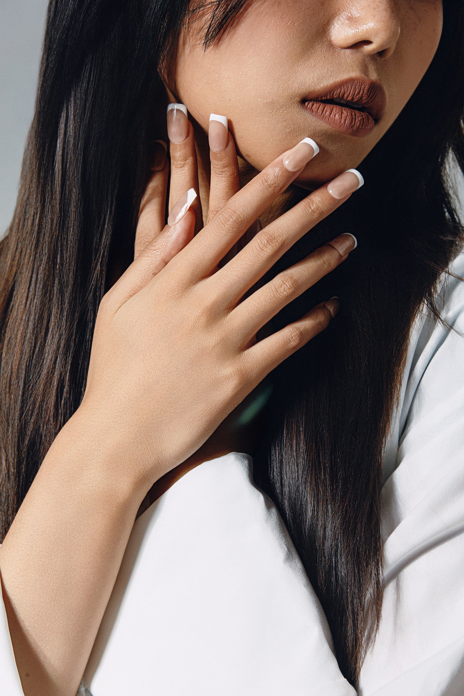 Model wearing the EMBER IVORY EDGE nail set